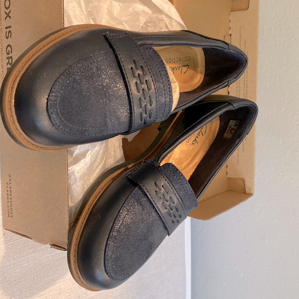 Clarks navy blue leather loafer - New
